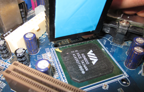 为什么散热硅胶片的表面会有气泡？