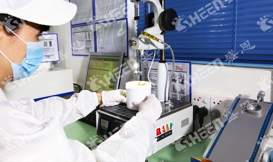 选择导热硅脂生产厂家：保证散热效率与设备稳定性