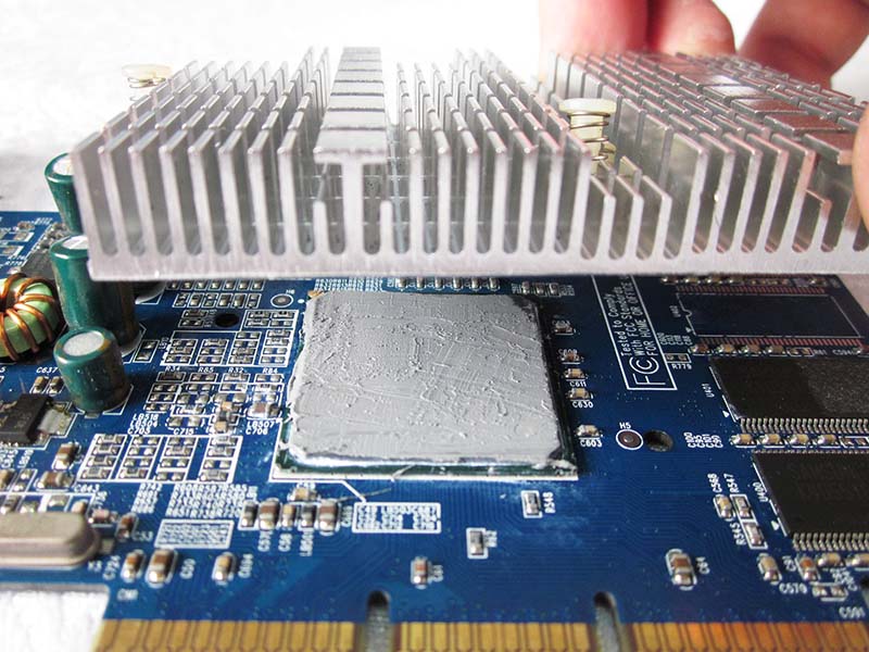 导热膏与导热垫：揭秘终极散热方案